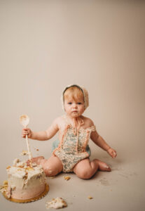 one year old cake smash session in rio wi studio