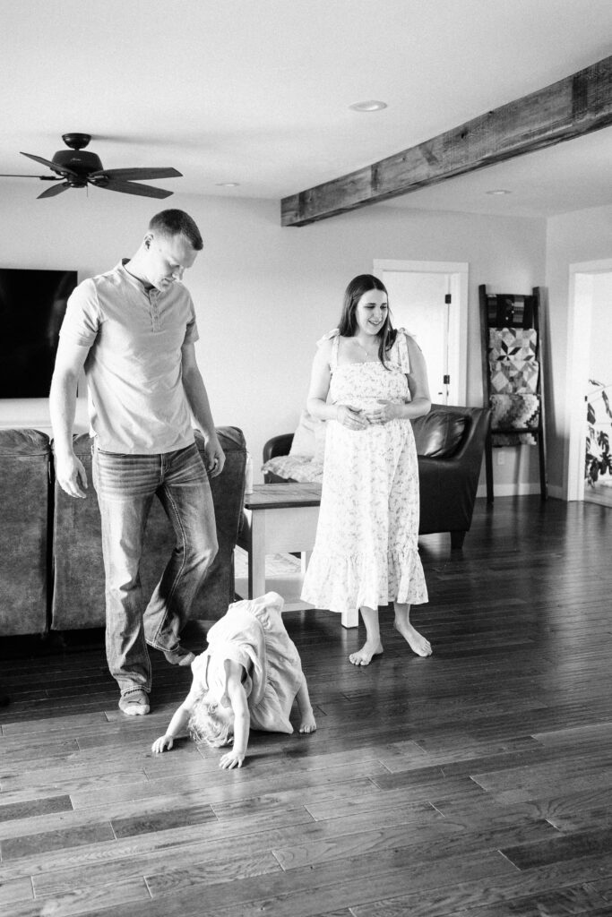 black and white image of a woman and family in their lifestyle maternity session