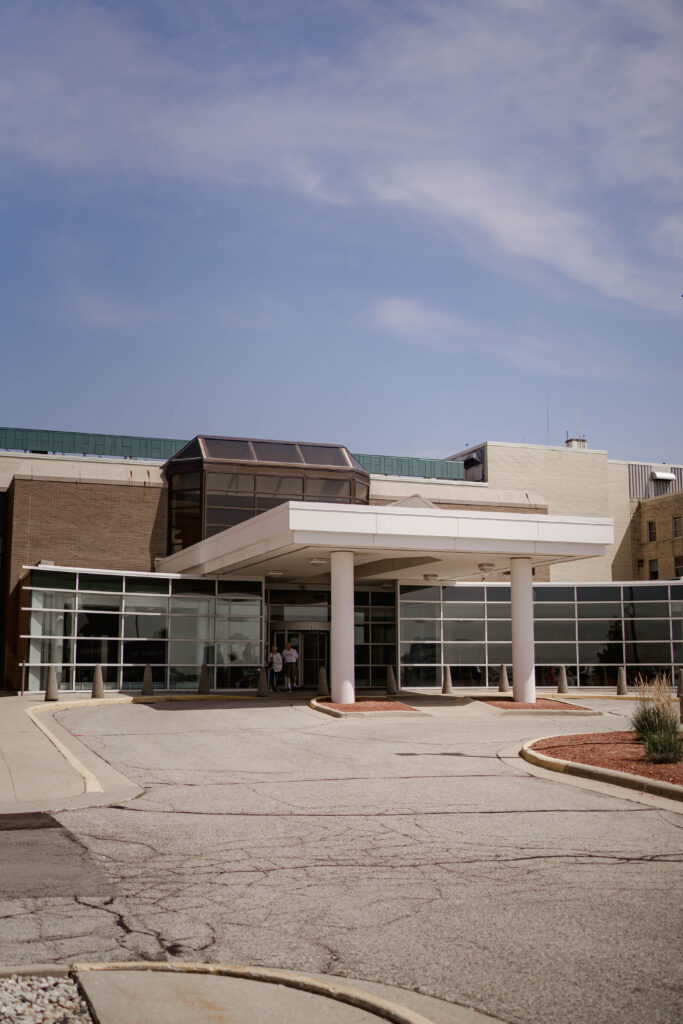 Front of building view of Aurora Medical Center Hospital